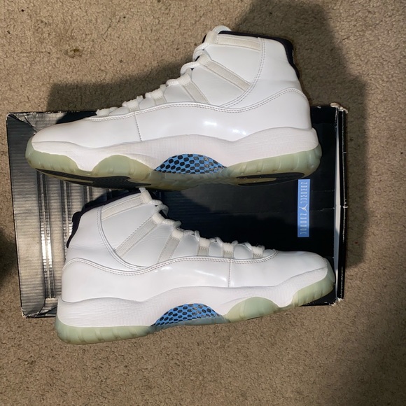 Jordan 11 Retro "Legend Blue" Size 9.5 - Picture 3 of 10